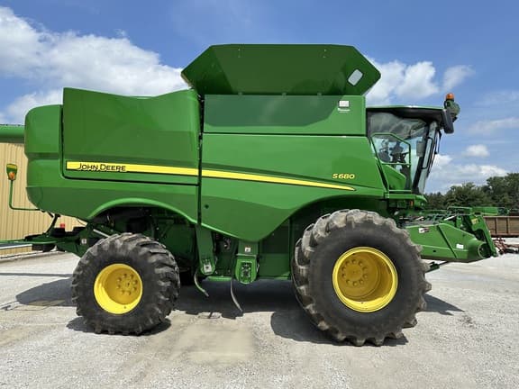 Image of John Deere S680 equipment image 1