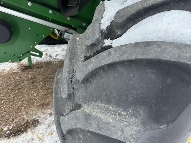 Image of John Deere S680 equipment image 4