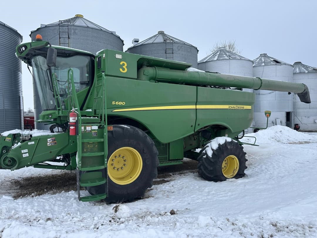 Image of John Deere S680 Primary image