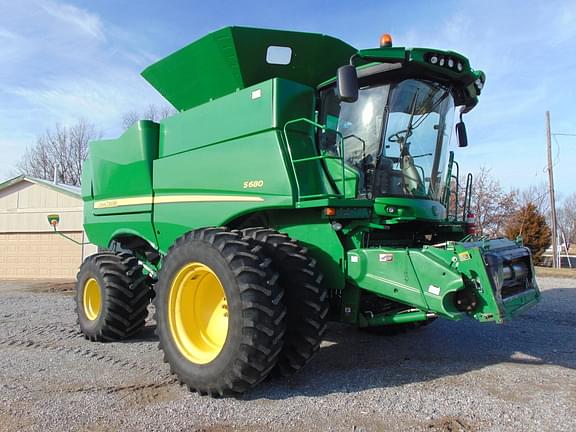 Image of John Deere S680 equipment image 1