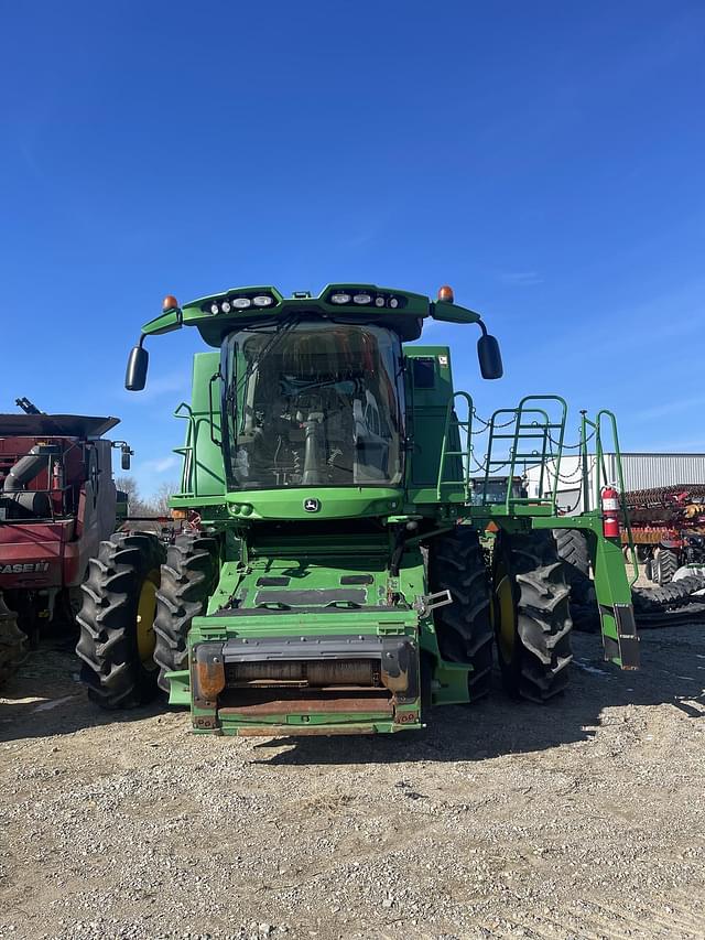 Image of John Deere S680 equipment image 1