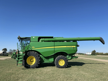 Main image John Deere S680