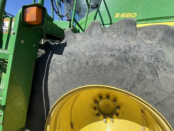 Image of John Deere S680 equipment image 2