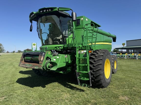 2014 John Deere S680 Equipment Image0