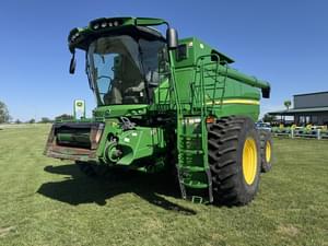 2014 John Deere S680 Image