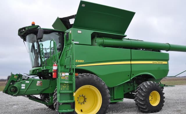 Image of John Deere S680 equipment image 1