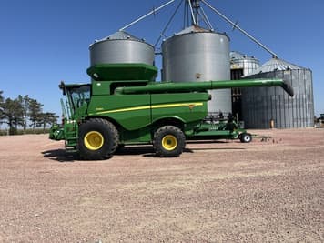 Main image John Deere S680