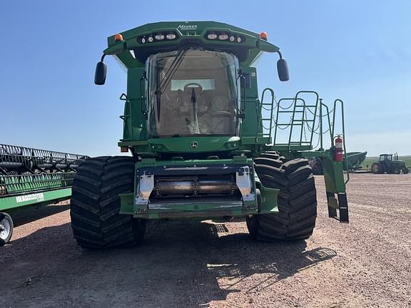 Image of John Deere S680 equipment image 1