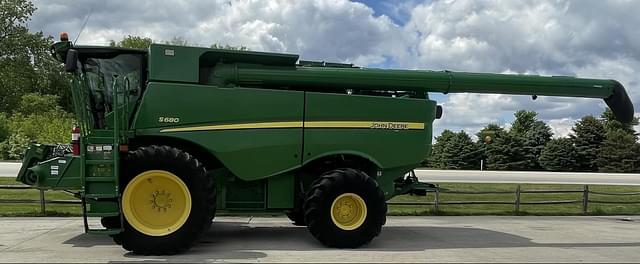 Image of John Deere S680 equipment image 1