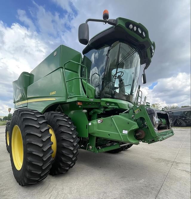 Image of John Deere S680 equipment image 4