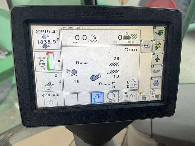 Image of John Deere S680 equipment image 2
