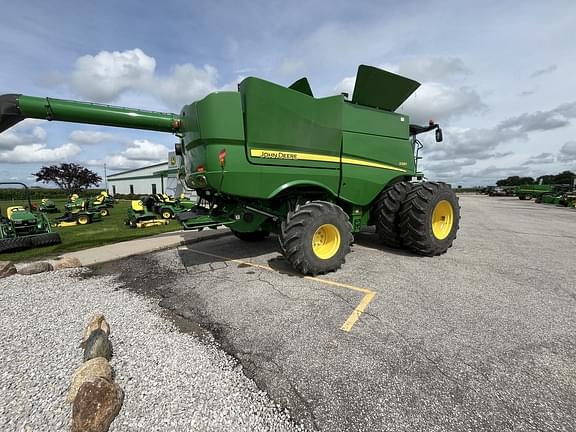 Image of John Deere S680 equipment image 2
