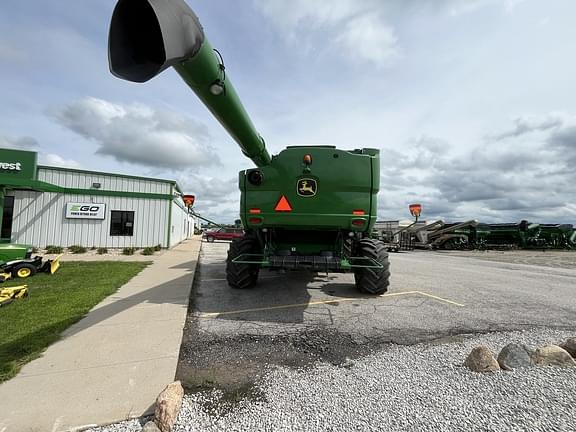 Image of John Deere S680 equipment image 3