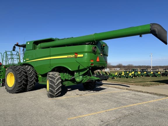Image of John Deere S680 equipment image 2