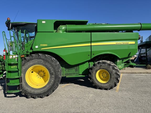 Image of John Deere S680 equipment image 1