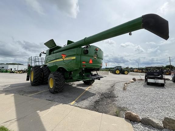 Image of John Deere S680 equipment image 4