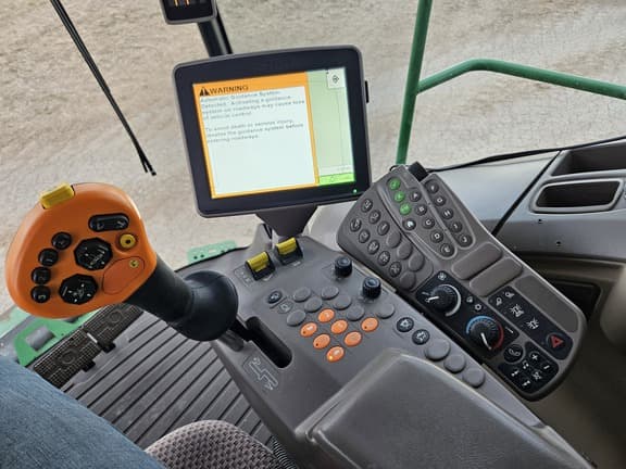 Image of John Deere S680 equipment image 2