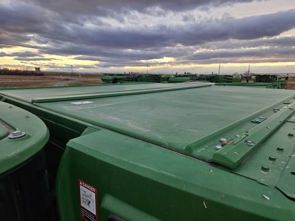 Image of John Deere S680 equipment image 4