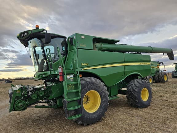 Image of John Deere S680 Primary image