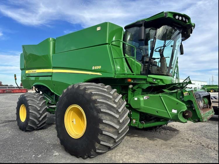 2014 John Deere S680 Equipment Image0