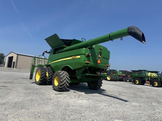 Image of John Deere S680 equipment image 4