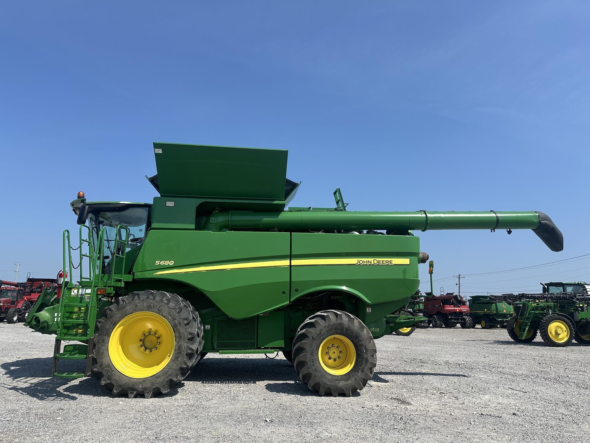 2014 John Deere S680 Equipment Image0