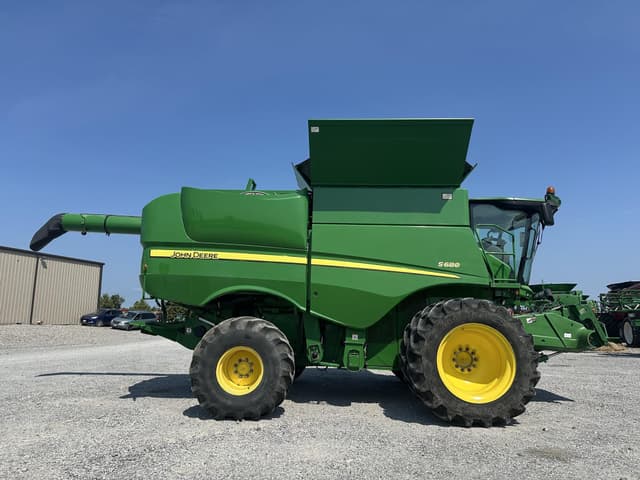 Image of John Deere S680 equipment image 1