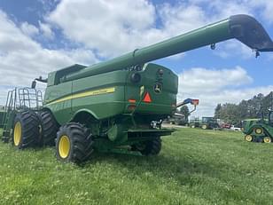 Main image John Deere S680 3