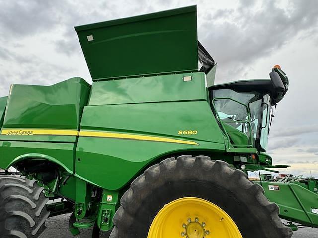 Image of John Deere S680 equipment image 2