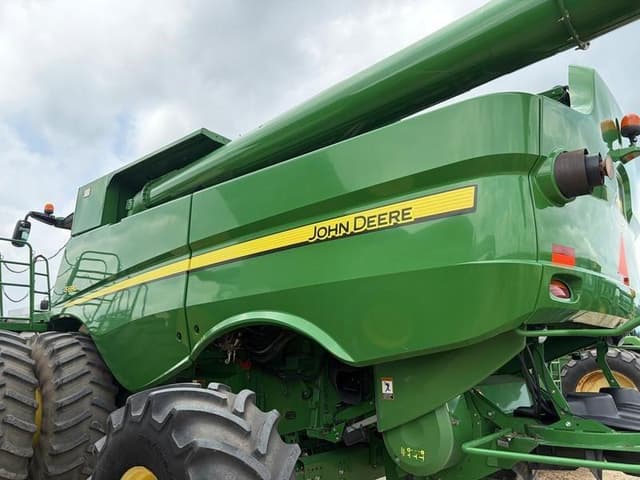 Image of John Deere S680 equipment image 3