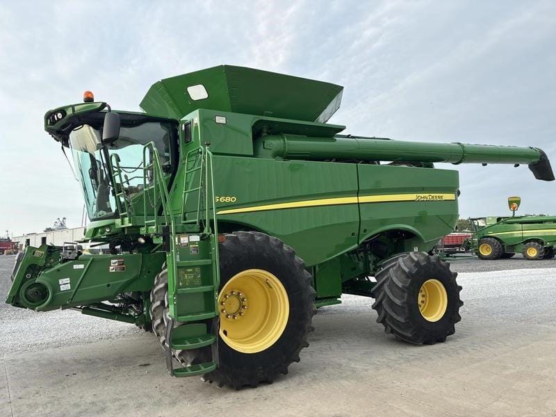 2014 John Deere S680 Equipment Image0
