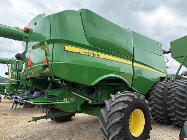 Image of John Deere S680 equipment image 1