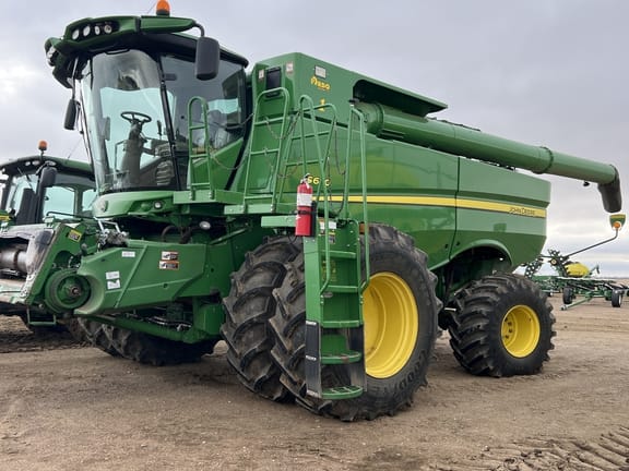 Main image John Deere S680