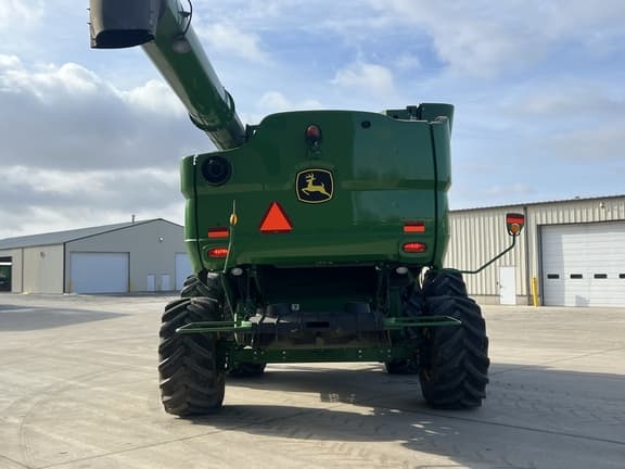 Image of John Deere S680 equipment image 3