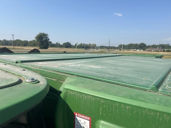 Image of John Deere S680 equipment image 3