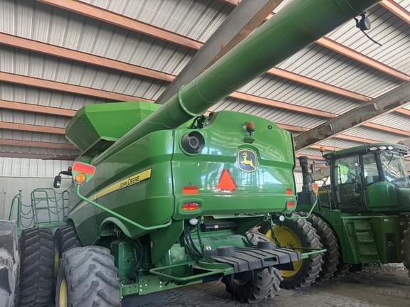 Image of John Deere S680 equipment image 1