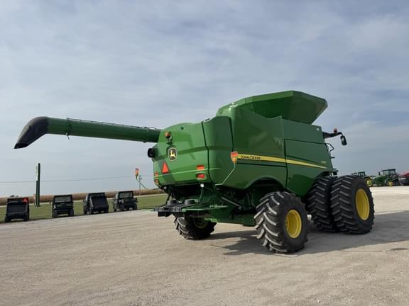 Image of John Deere S680 equipment image 4