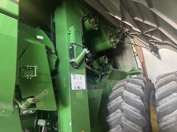 Image of John Deere S680 equipment image 3