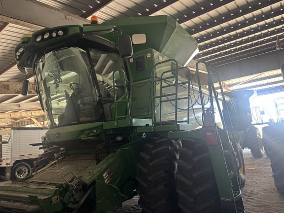 2014 John Deere S680 Equipment Image0