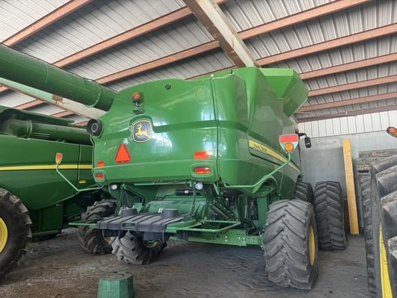 Image of John Deere S680 equipment image 2