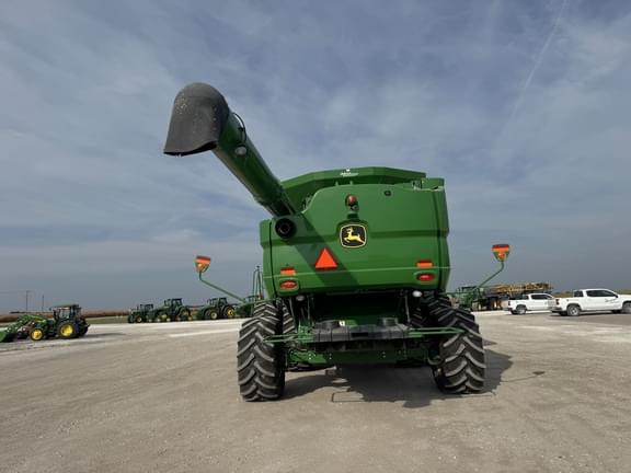 Image of John Deere S680 equipment image 3