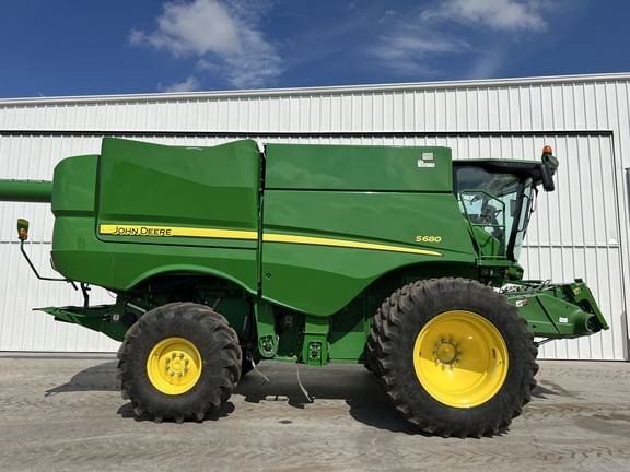 2014 John Deere S680 Image