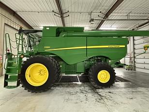 Main image John Deere S680 1