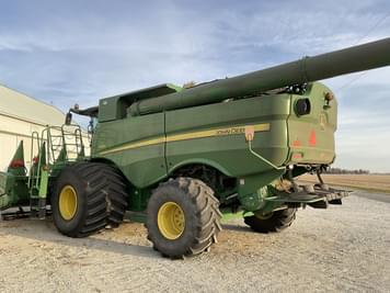 Main image John Deere S680