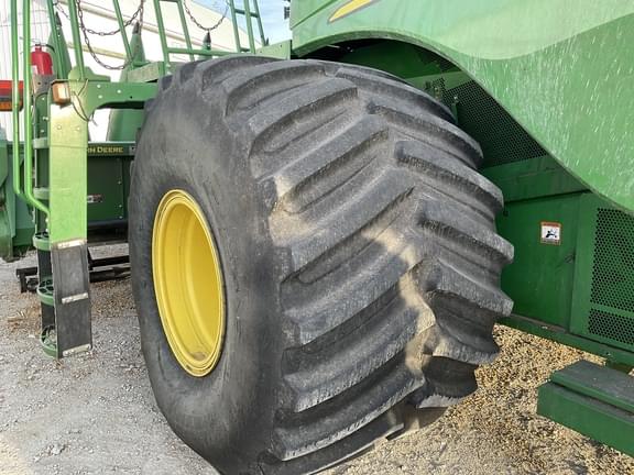 Image of John Deere S680 equipment image 4