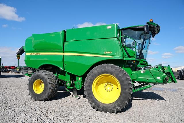 Image of John Deere S680 equipment image 1