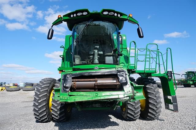 Image of John Deere S680 equipment image 4