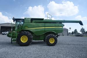 2014 John Deere S680 Image