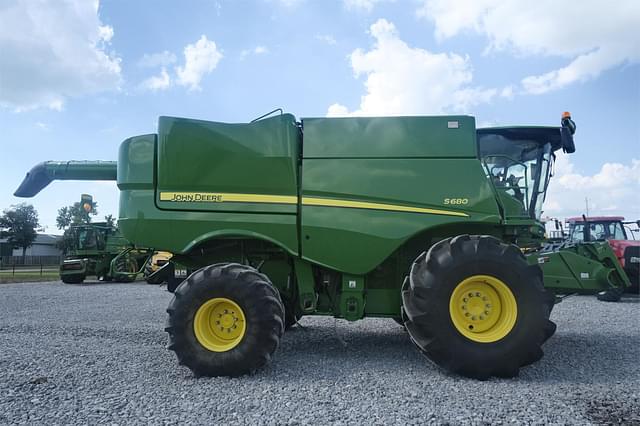 Image of John Deere S680 equipment image 1