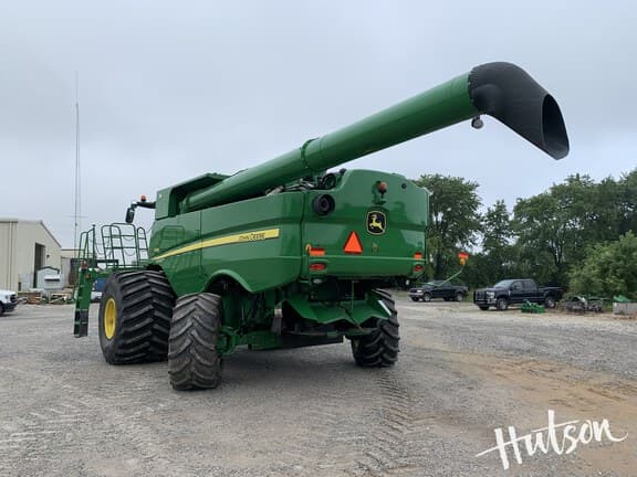 Image of John Deere S680 equipment image 4